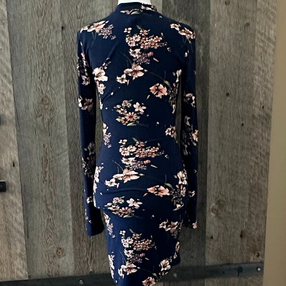 Navy Floral Dress Size Small from Forever 21 - Picture 2 of 9